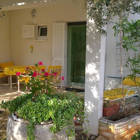 Apartment Free Parking Big Garden Peroj Buitenkant foto