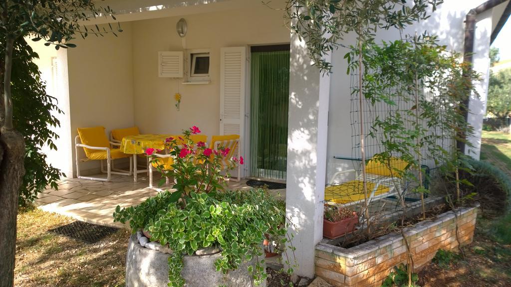 Apartment Free Parking Big Garden Peroj Buitenkant foto